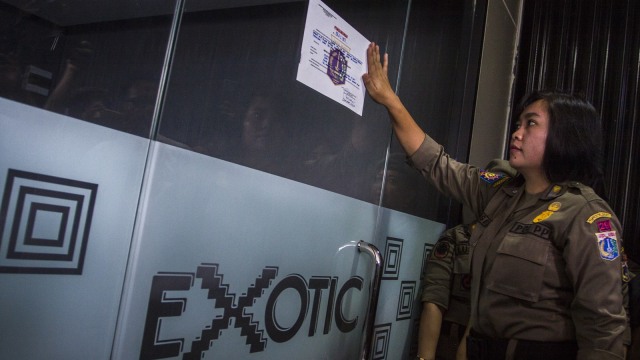 Penyegelan Diskotek Exotic (Foto: ANTARA FOTO/Galih Pradipta)