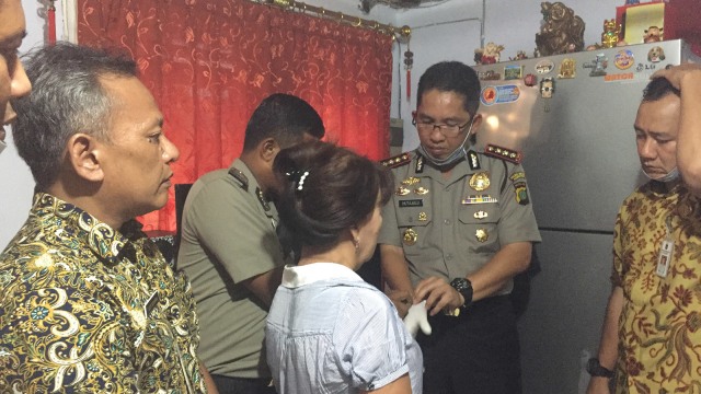 Penggrebekan Arak Jenis Ciu di Gambir (Foto: Soejono Saragih/kumparan)