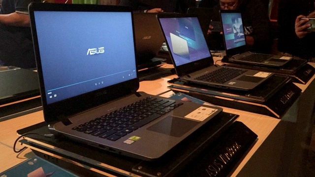 Laptop Asus VivoBook A407. (Foto: Astrid Rahadiani/kumparan)