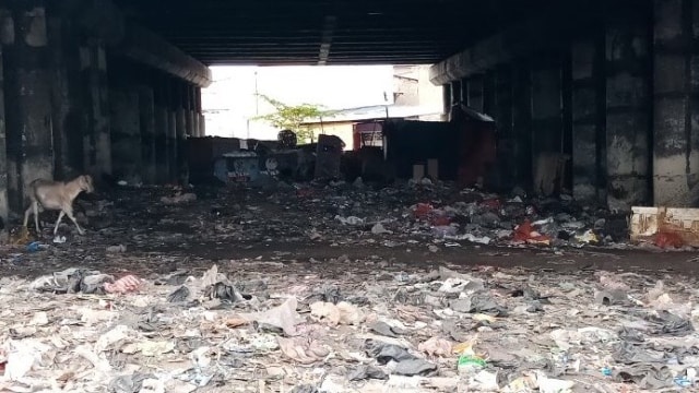 144 Ton Sampah diangkut dari kolong tol  (Foto: Fachrul Irwinsyah/kumparan)