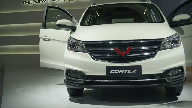 Wuling Cortez 1.5L diluncurkan di IIMS. (Foto: Puti Cinintya Arie Safitri/kumparan)