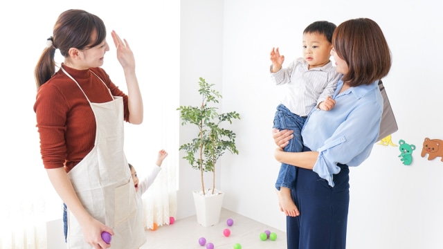 Anak berkenalan (Foto: Thinkstock)