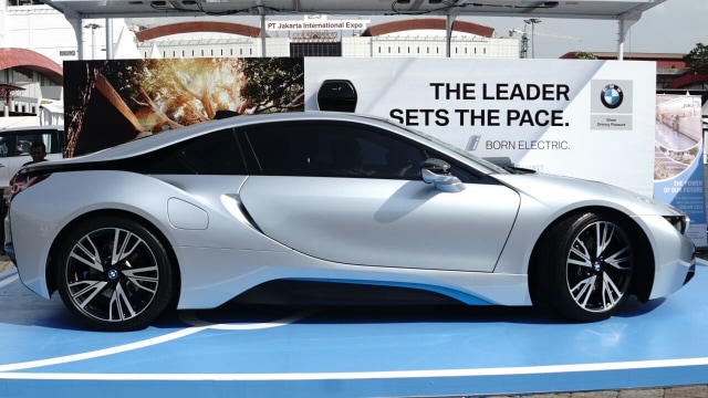 Mobil listrik BMW i8 (Foto: Helmi Afandi/kumparan)