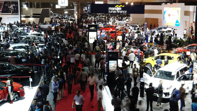 Pengunjung di IIMS 2018 (Foto: Helmi Afandi/kumparan)