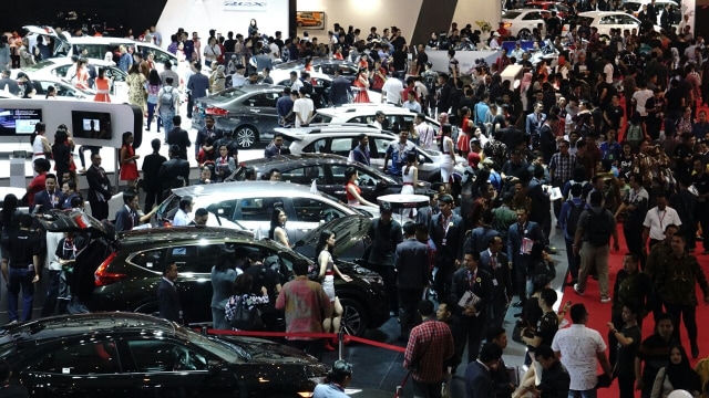 Pengunjung di IIMS 2018 Foto: Helmi Afandi/kumparan