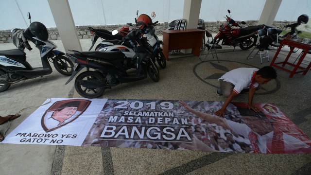 Lipsus - Spanduk Gerindra tolak Gatot. (Foto: Antara/Basri Marzuki)