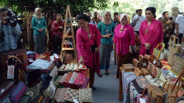 Gaya Iriana hingga Menteri Kabinet Berkebaya (Foto: Jihad Akbar/kumparan)