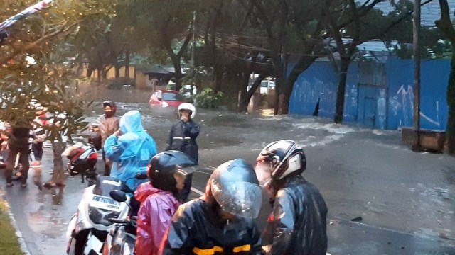 Banjir di depan BTC arah Tol Pasteur (Foto: Ferdian/kumparan)