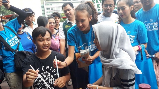 Nadine Chandrawinata kampanye sedotan kertas  (Foto: Adinda Githa/kumparan)