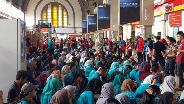 PT KCI gelar peringatan Hari Buku Dunia di kereta. (Foto: dok. PT KCI)