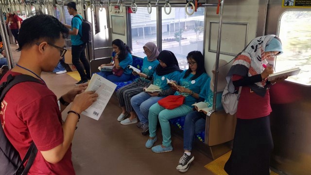 PT KCI gelar peringatan Hari Buku Dunia di kereta. (Foto: dok. PT KCI)
