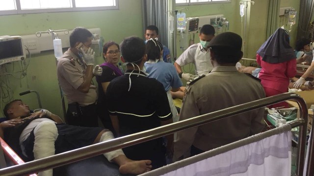 Penanganan korban kapal meledak di RSUD Koja. (Foto: Fachrul Irwinsyah/kumparan)