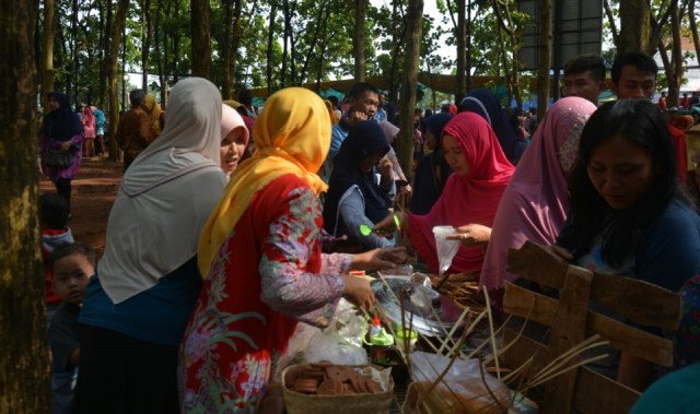 Digelar di Hutan Jati, Minggon Jatinan di Batang Sajikan Kuliner Tradisional