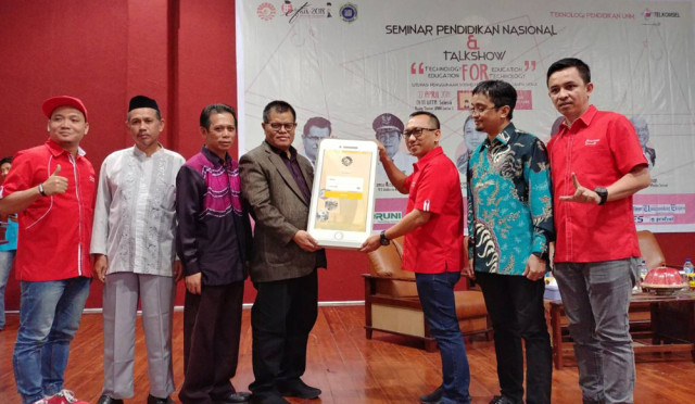 Telkomsel Luncurkan Aplikasi UNM Mobile