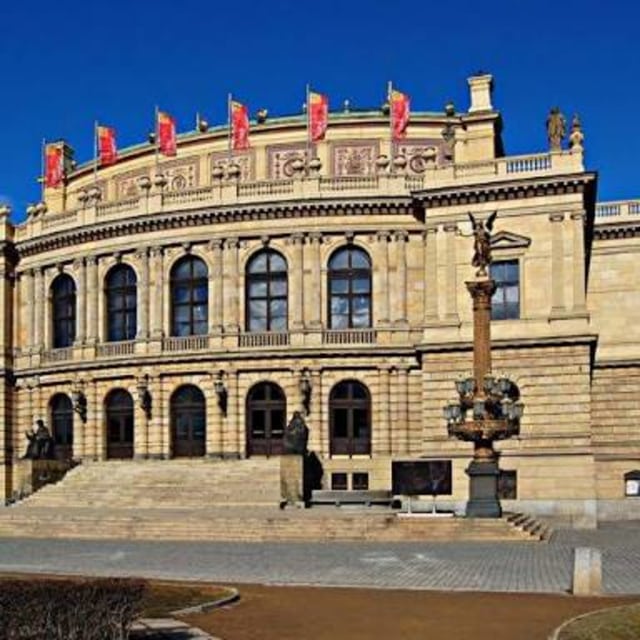 Ada Prague Philharmonic Orchestra di Balik Soundtrack Film Besar Dunia (1)