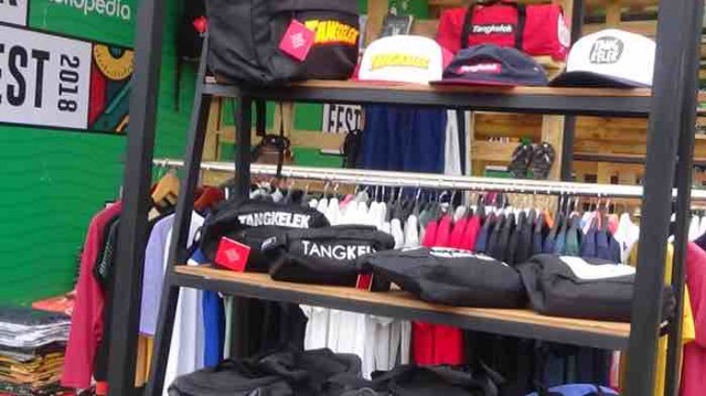 Berburu Oleh-oleh Kaos Khas Minang di Kadai Tangkelek (2)