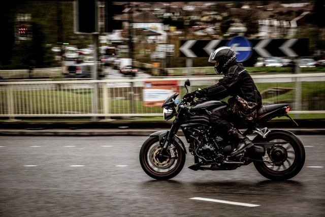 Tips Agar Terhindar Dari Masuk Angin Untuk Pengendara Motor