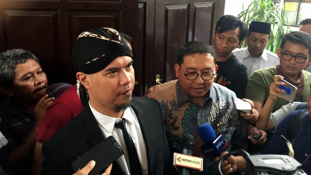 Ahmad Dhani dan Fadli Zon. (Foto: Alexander Vito Edward Kukuh/kumparan)