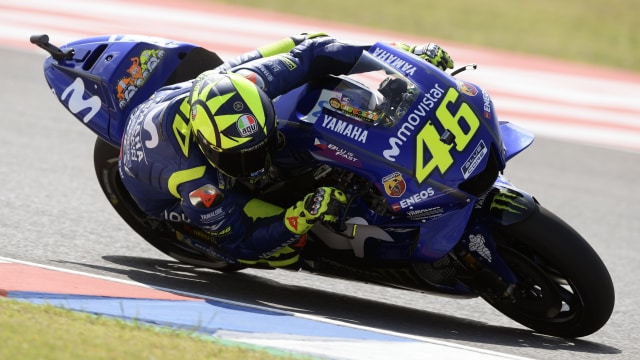 Aksi pebalap Movistar Yamaha, Valentino Rossi. (Foto: Juan MABROMATA / AFP)