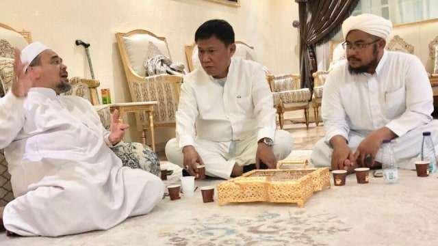 Rizieq Syihab dan politikus PDIP Erwin Moeslimin. (Foto: Dok. Erwin Moeslimin Singajuru)