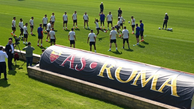 Sesi latihan Roma di Trigoria. (Foto: Reuters/Tony Gentile)