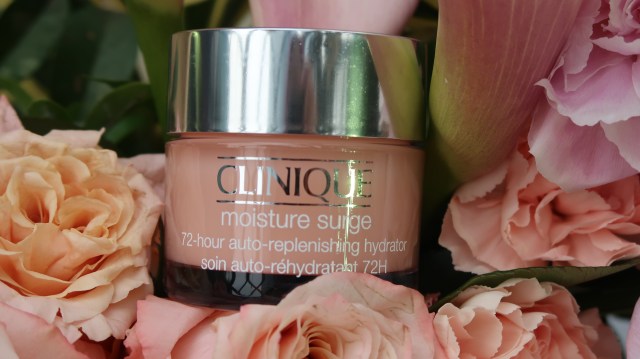 Kelebihan Pelembap Clinique Moisture Surge Edisi Baharu