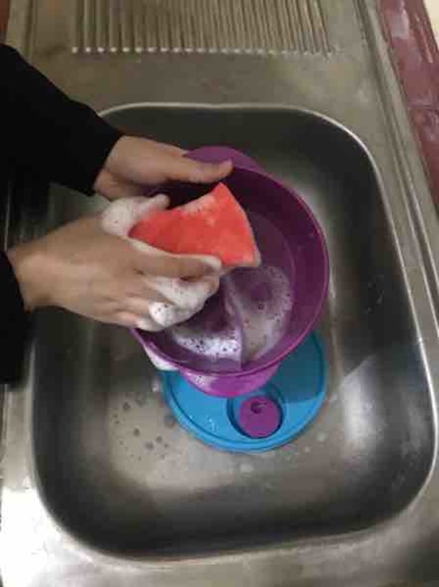 Kotak Bekal Wangi & Mengkilap berkat Scotch-Brite 