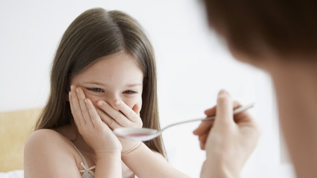 Ilustrasi atasi anak sariawan. (Foto: Shutterstock)