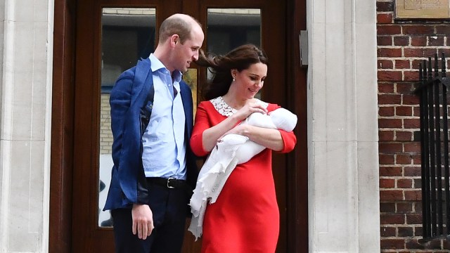 Pangeran William, Kate, dan Anak Ketiga Mereka. (Foto: AFP/Daniel Leal)