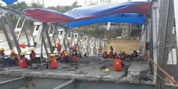 Perbaikan Jembatan Tuban yang Ambruk Ditargetkan Selesai H-10 Lebaran (1)