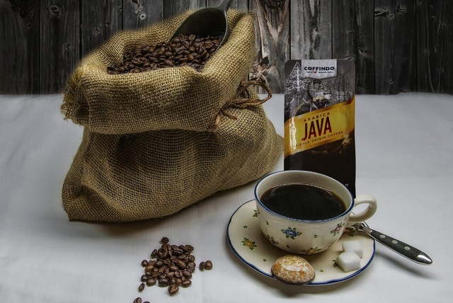 Kopi Preanger Jawa, Sejarah Awal Kopi Indonesia