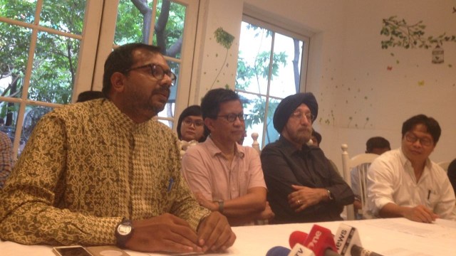 Konpers Maklumat Akal Sehat, Rocky Gerung dkk (Foto: Yuana Fatwalloh/kumparan)