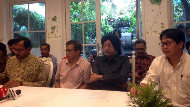 Konpers Maklumat Akal Sehat, Rocky Gerung dkk (Foto: Yuana Fatwalloh/kumparan)