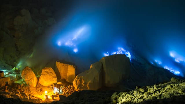 Blue Fire Kawah Ijen. (Foto: Flickr/fakta news)