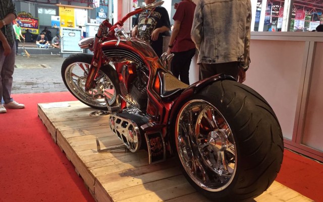 Motor full custom--pro street ekstrem (Foto: Citra Pulandi Utomo/kumparanOTO)