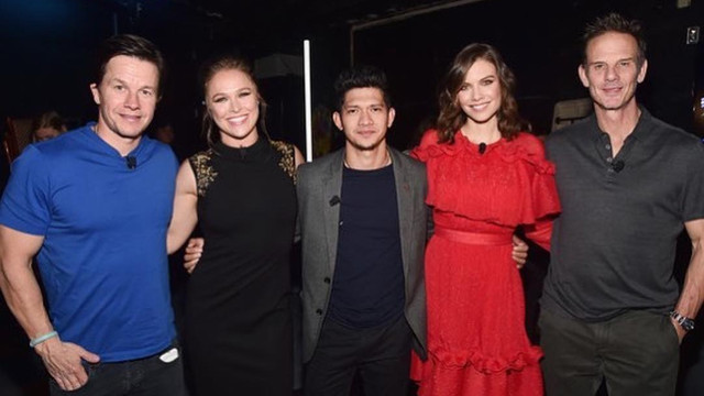 Iko Uwais bersama Mark Wahlberg. (Foto: Instagram @iko.uwais)
