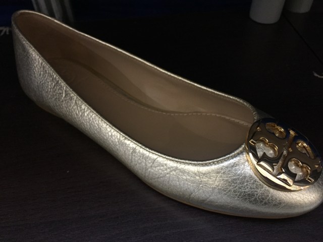 Flat Shoes Tory Burch Gold (Foto: Ratmia Dewi/kumparan)