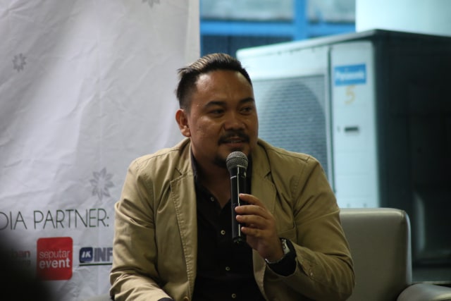 Kunto Aji & Adhitia Sofya Bikin Galau di acara Diesnatalis President University ke-16 ! (2)