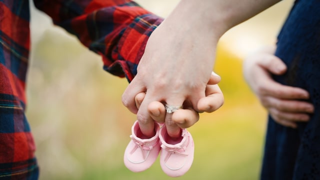 Ilustrasi Suami Mendampingi Istri  (Foto:  Mon Petit Chou Photography/Unsplash)