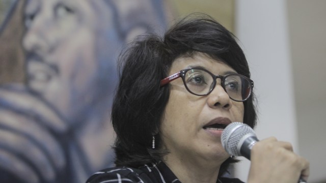 Surat terbuka Suciwati Munir ke presiden. (Foto: Antara/Muhammad Adimaja)