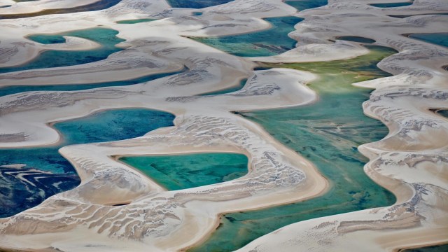 Laguna di Taman Nasional Lençóis Maranhenses. (Foto: Flickr/gietzer)