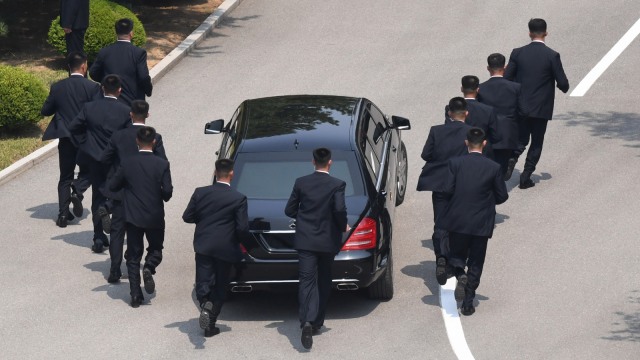 Pasukan penjaga Kim Jong-un. (Foto: Korea Summit Press Pool via AFP)