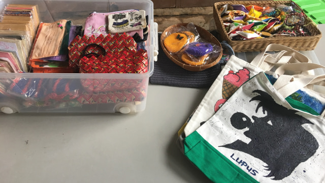 Kerajinan tangan murid sekolah kami. (Foto: Irishta Tamzil/kumparan)