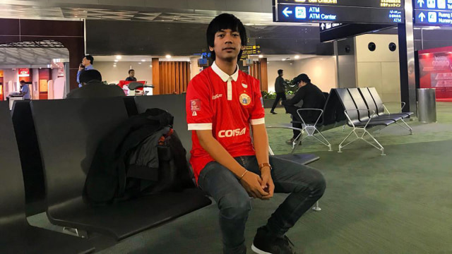 Ryan D'Masiv memakai jersey Persija (Foto: Instagram @ryanekkypradipta)