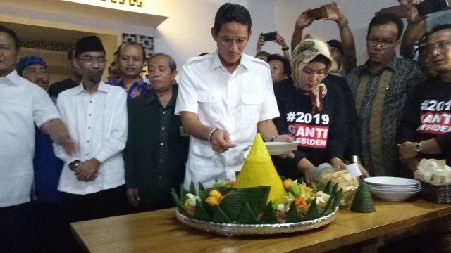 Sandi Potong Tumpeng, Simbolis Peresmian Sekber (Foto: Nabilla Fatiara/kumparan)