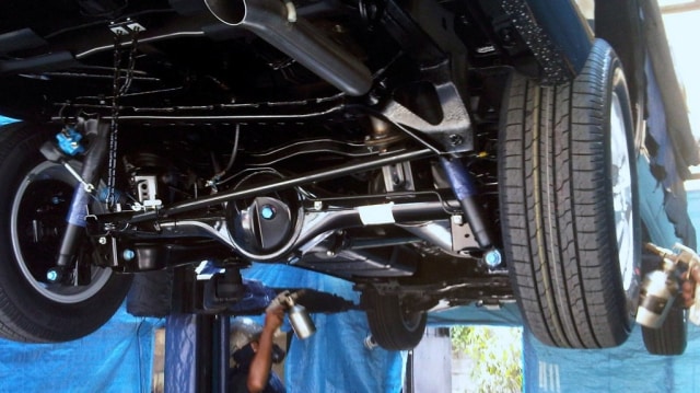 Ilustrasi Pelapisan Anti Karat pada Kolong Mobil (Foto: dok. Motorbeam)