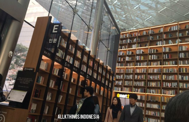 K-Trip: Jalan-jalan dan Baca Buku di Starfield Library  (3)