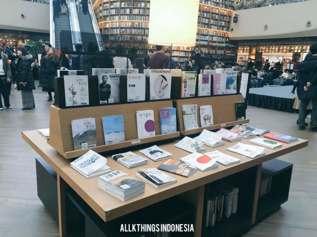 K-Trip: Jalan-jalan dan Baca Buku di Starfield Library  (2)