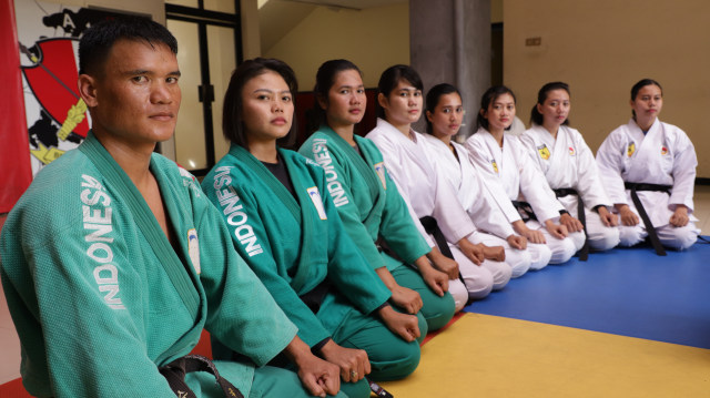 Paspampres wanita latihan bela diri (Foto: Satrio Rifki/kumparan)