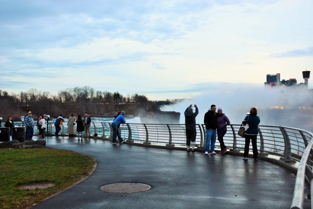 Air Terjun Niagara: Simbol Persahabatan Kanada–Amerika (3)